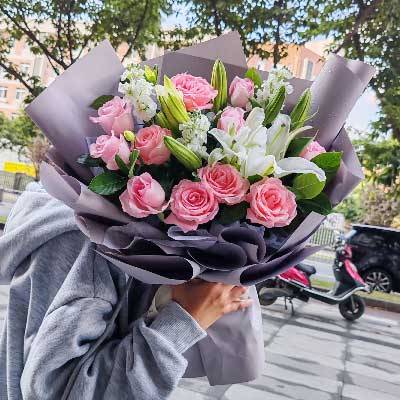 包头11朵戴安娜粉玫瑰百合，与你一起追逐梦想