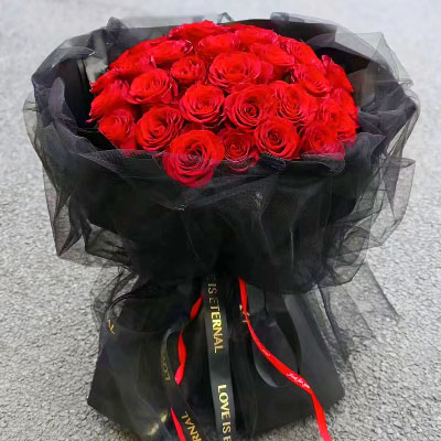 包头33朵红玫瑰黑色包装,此花表真心
