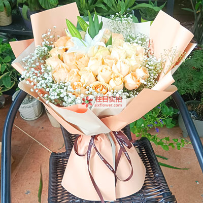 包头33朵香槟玫瑰百合，心里永远是你
