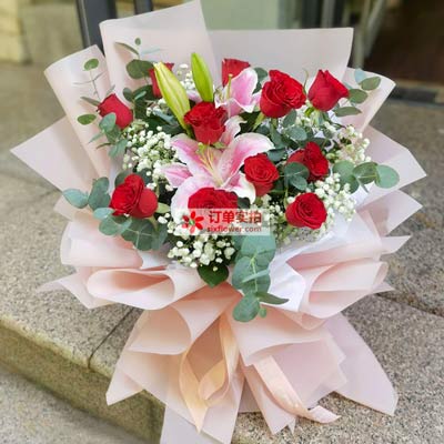 包头11朵红玫瑰百合，全世界里只有一个你